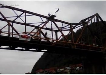 Словенский спортсмен погиб в прямом эфире, выполняя прыжок с моста