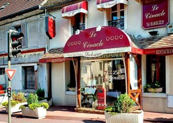 Под Парижем владелец ресторана выгнал двух мусульманок, - пресса