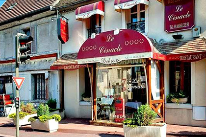 Под Парижем владелец ресторана выгнал двух мусульманок, - пресса