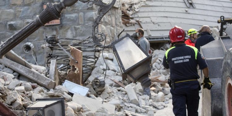 Количество жертв землетрясения в Италии увеличилось до 37 человек