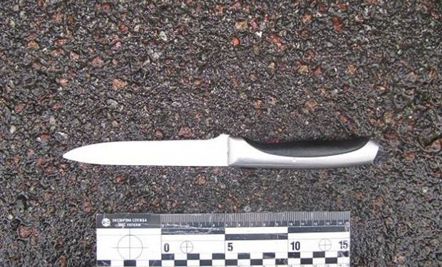 Мужчина набросился с ножом на кассира пункта обмена валют в Киеве