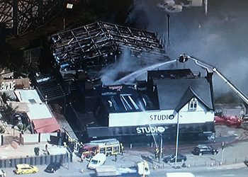 Пожар в Лондоне: Около 100 огнеборцов спасают клуб электронной музыки