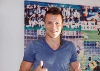 Евгений Коноплянка стал самым дорогим игроком в истории «Шальке»