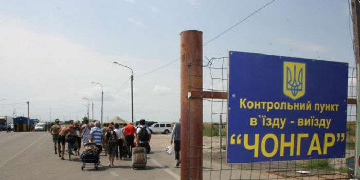 Движение на границе с Крымом частично возобновили