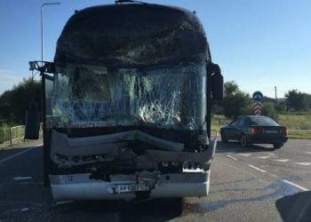 Экскурсионный автобус с детьми попал в аварию под Львовом