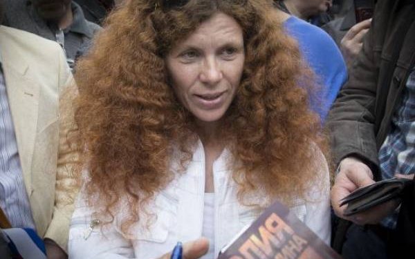 Известную российскую журналистку в Москве облили нечистотами