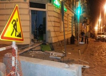 Во Львове неизвестные взорвали банкомат