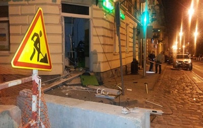 Во Львове неизвестные взорвали банкомат