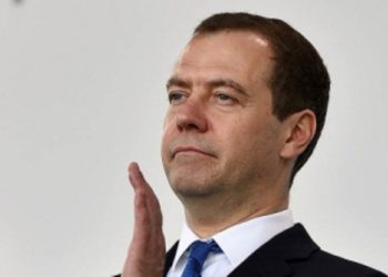 Петиция: За отставку российского премьера Медведева проголосовало 120 тыс человек