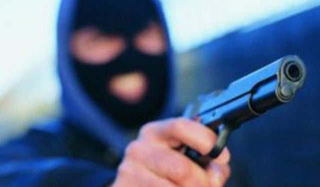 В Одессе клиент банка задержал грабителя