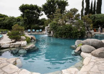 Виллу основателя Playboy продали за $100 млн