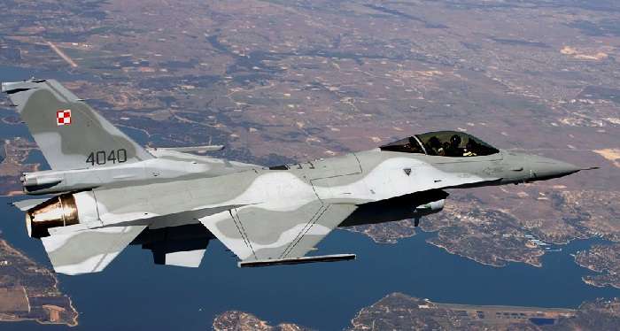 В Польше F-16 вылетели на перехват самолета РФ