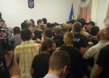 Во время суда по делу о теракте у Рады случились столкновения