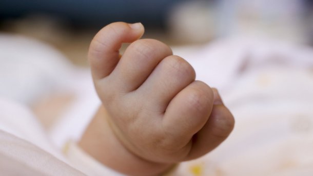 В Ровенской области мертвую девочку откопали в огороде