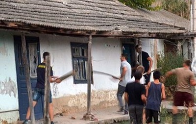 Ромы пожаловались министру внутренних дел Украины из-за погромов в Лощиновке