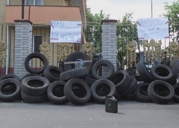 Оболонский суд окружила Национальная гвардия и оперативники