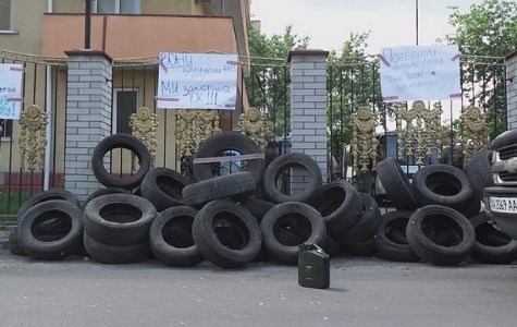 Оболонский суд окружила Национальная гвардия и оперативники