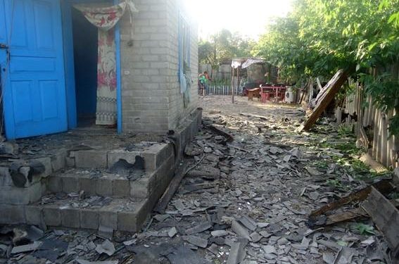 Во время обстрела Торецка пострадала маленькая девочка