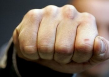 В Днепре силовики побили родителей на глазах у детей