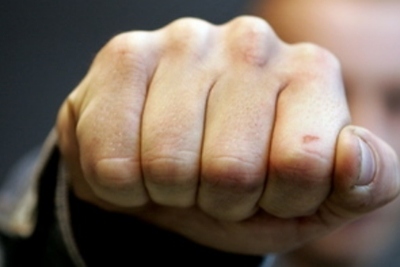 В Днепре силовики побили родителей на глазах у детей