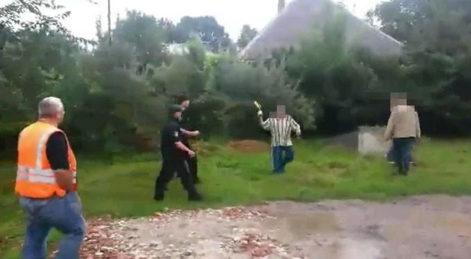 В Ужгороде мужчина бросил в оперативников «коктейли Молотова»