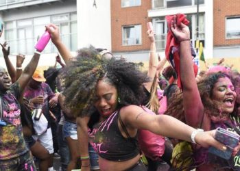 В Лондоне карнавал закончился потасовкой и арестами