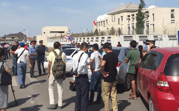 В Киргизии возле посольства Китая случился взрыв