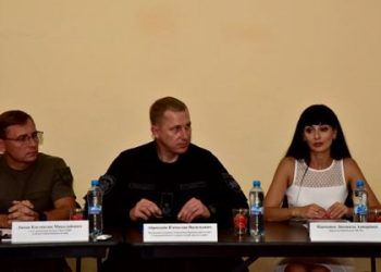 В Донецкой области за каждой прифронтовой школой закрепят полицейских