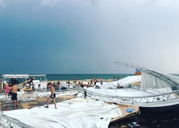 В Затоке на фестивале шторм обвалил сцену