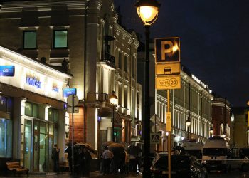 Захватчик банка в Москве сдался полиции