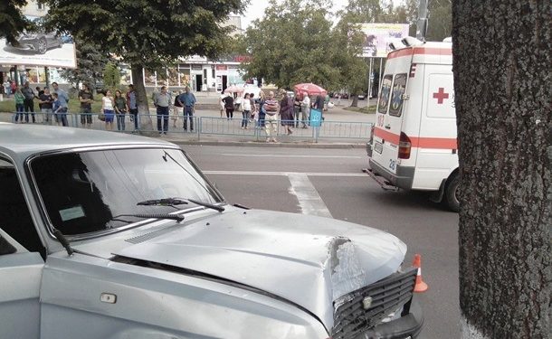 В Житомире в аварию попала машина с человеком в багажнике