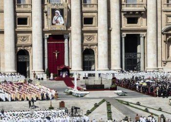 Мать Терезу внесли в список святых Римско-католической церкви