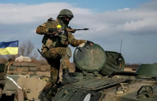 Украинские военные отбили атаку боевиков на линии разграничения