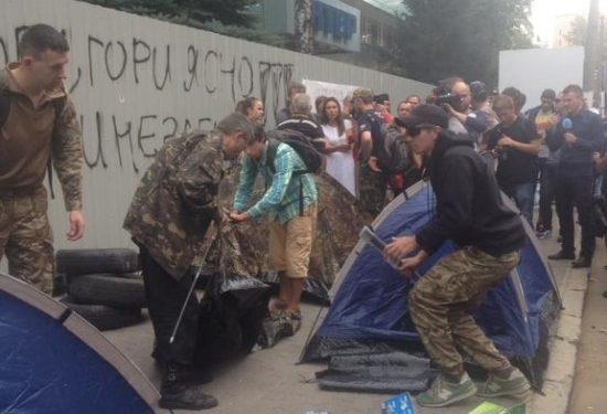 В Киеве начинается "Майдан" возле "Интера"