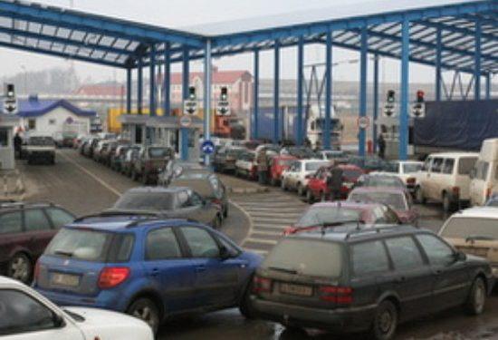 Сегодня утром выезда в Польшу ожидали почти 600 авто