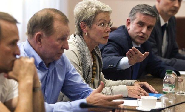 Леонид Кучма вылетел в Минск на заседание Трехсторонней контактной группы