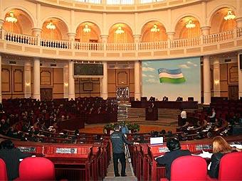 В Узбекистане утвердили кандидатуру врио президента