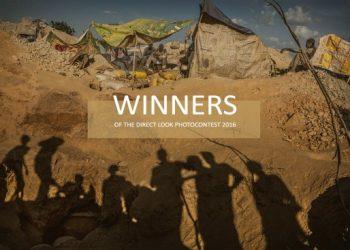 В Москве неизвестный облил краской фотографии победителей конкурса, посвященного конфликту в Украине