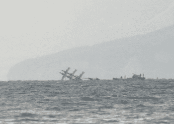 В Анталии перевернулось экскурсионное судно