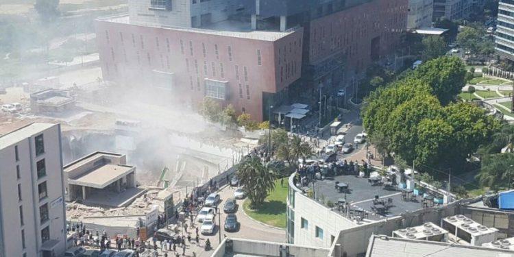 На стройке в Тель-Авиве упал кран, есть пострадавшие