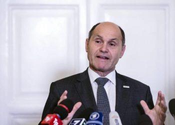 В Австрии перенесли выборы президента из-за некачественного клея