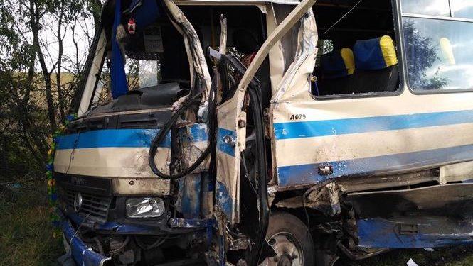 Автобус Львов-Сокаль столкнулся с маршрутным такси, есть жертвы