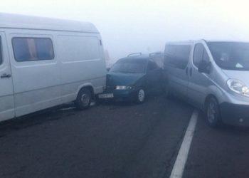 Возле Львова масштабная авария: столкнулись 11 авто