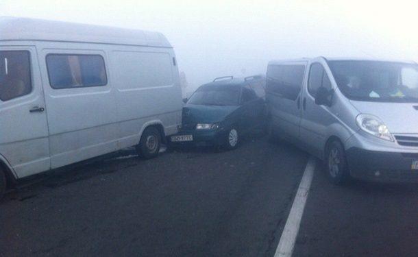 Возле Львова масштабная авария: столкнулись 11 авто