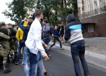 «Правый сектор» атаковал Генконсульство Российской Федерации яйцами