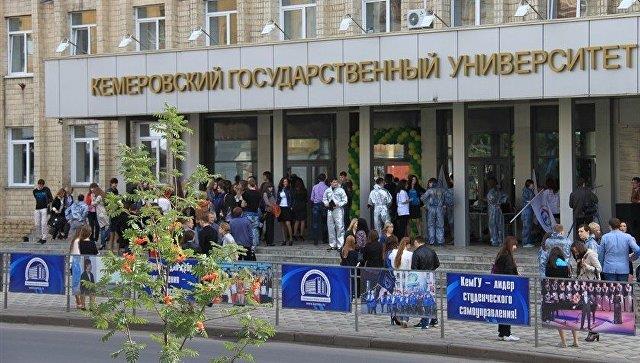 Декана истфака КемГУ уволили из-за голых первокурсников