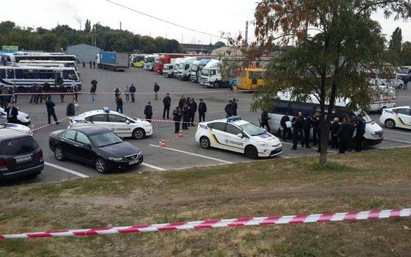 По Днепру разъезжает авто преступников, застреливших полицейского