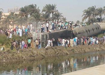 В Египте пассажирский поезд сошел с рельсов