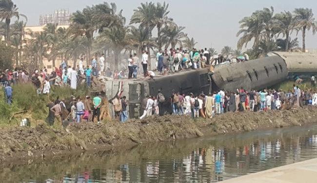 В Египте пассажирский поезд сошел с рельсов