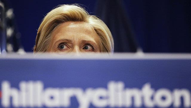 Клинтон во время визита в Россию забыла в гостинице секретные документы